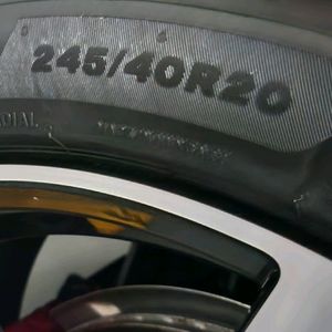 출고타이어4개 245 40 20