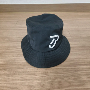 새것같은 IJP DESIGN 블랙 버킷햇 골프 모자