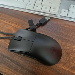 레이저 데스에더 v3 유선 일명 데브삼 팝니다.