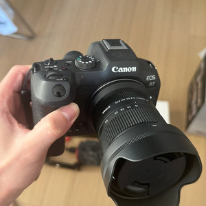 캐논 EOS R7 바디 + 시그마 18-50mm 렌즈