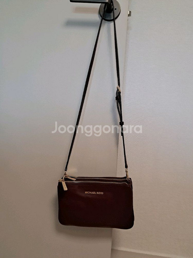 마이클 코어스 버건디크로스백--2