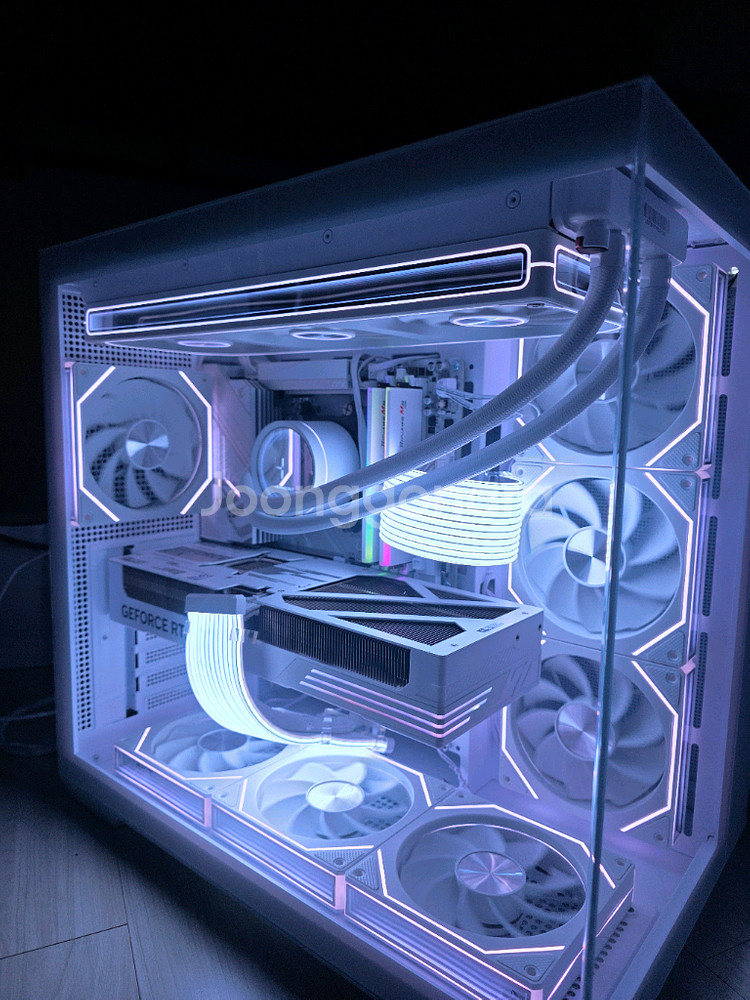 라이젠7 9800X3D RTX5080 올화이트 본체--1