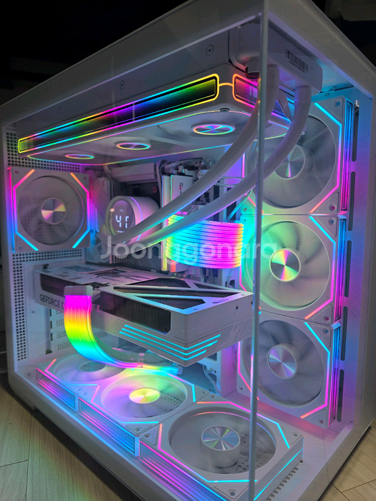 라이젠7 9800X3D RTX5080 올화이트 본체--3