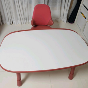 일룸 땅콩책상, 의자