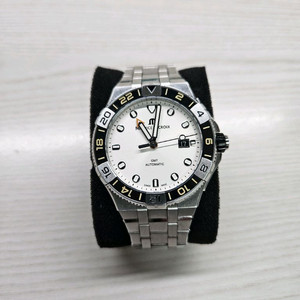 모리스 라크로와 아이콘 벤처러 gmt 43mm