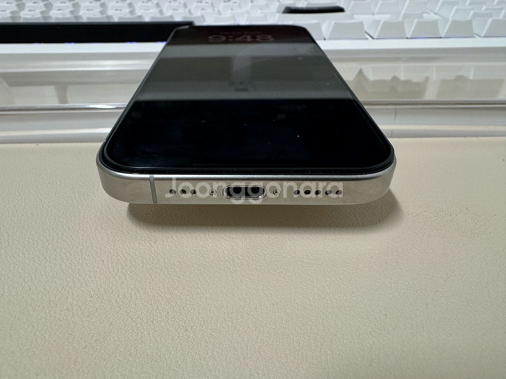 [기스찍힘x] 아이폰 15 프로 화이트 256g--2