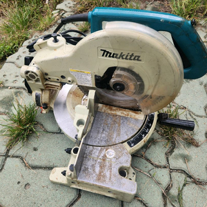 마끼다 10인치 각도절단기 LS1040S 팝니다