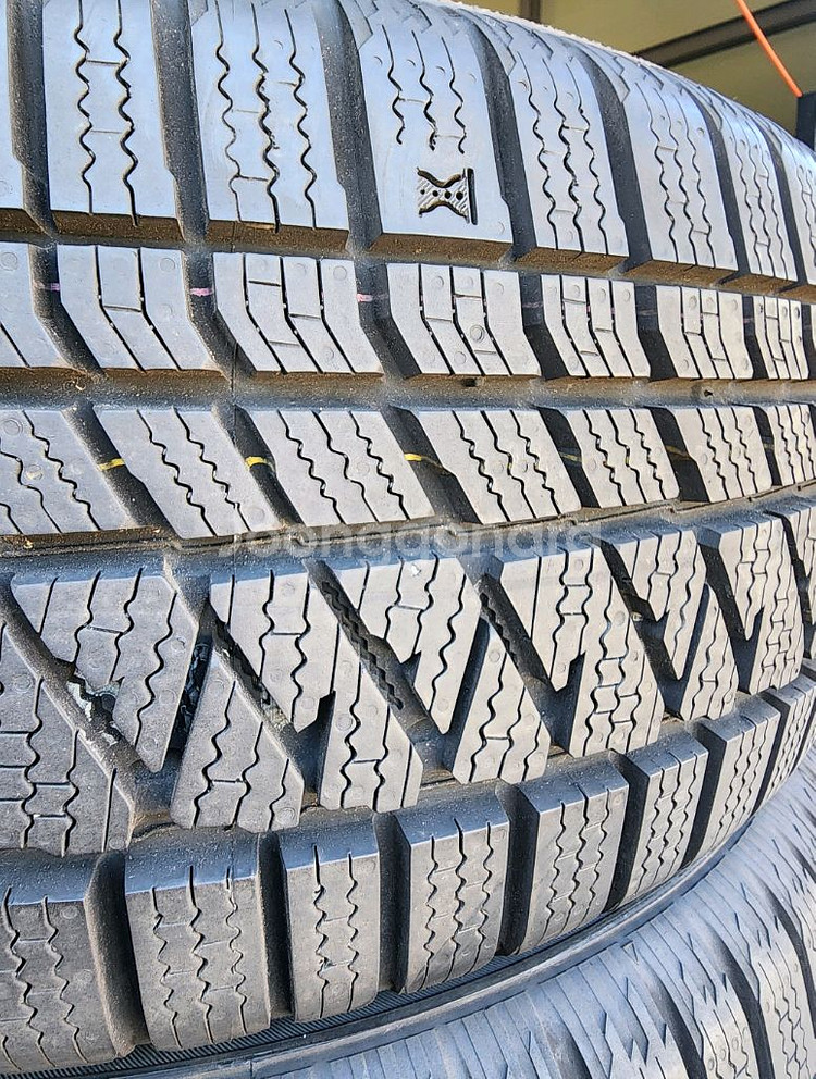 금호 윈터타이어 225 50 18, 스노우타이어 한대분--4