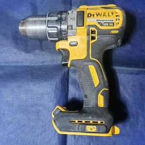 디월트 18v 충전드릴 DCD791 본체 팝니다
