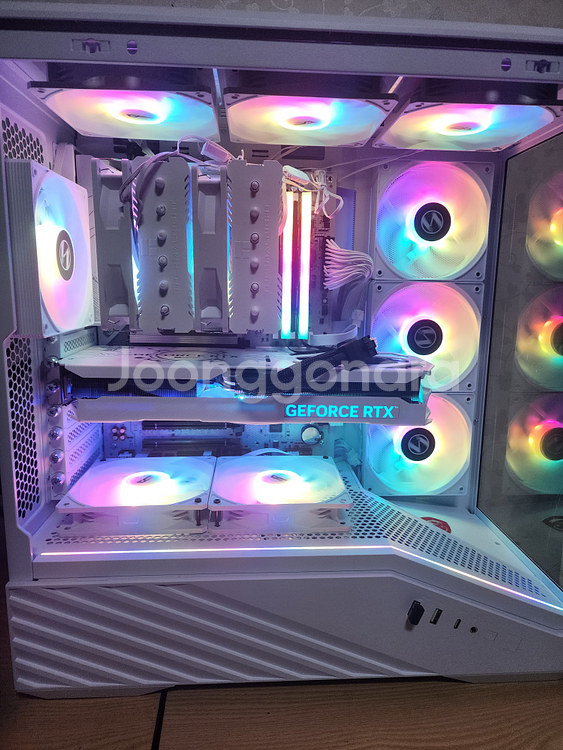 7950X3D 4070SUPER 올 화이트본체--1