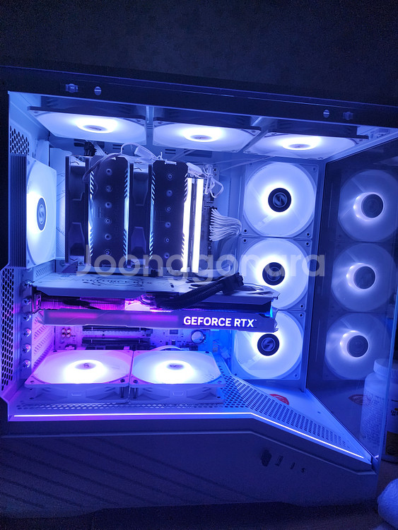 7950X3D 4070SUPER 올 화이트본체--0