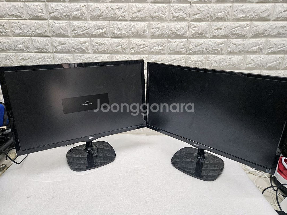 LG 24인치 LED 모니터 2개 입니다--0