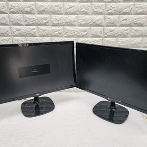 LG 24인치 LED 모니터 2개 입니다