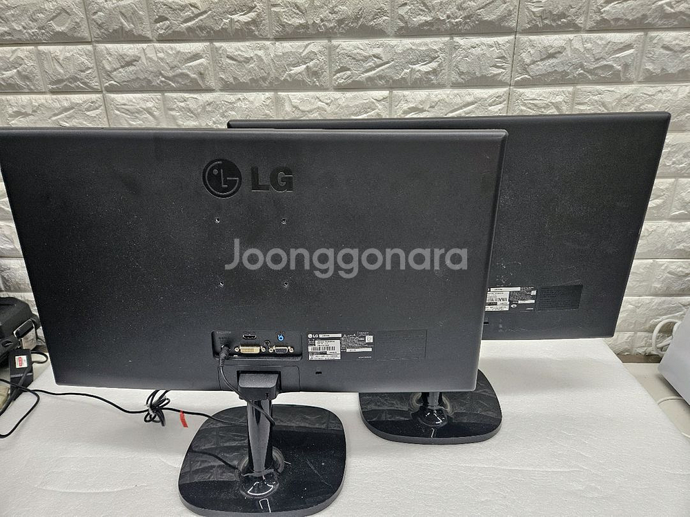 LG 24인치 LED 모니터 2개 입니다--3