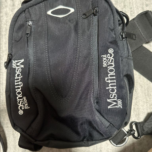 미스치프 슬링백 블랙 가방