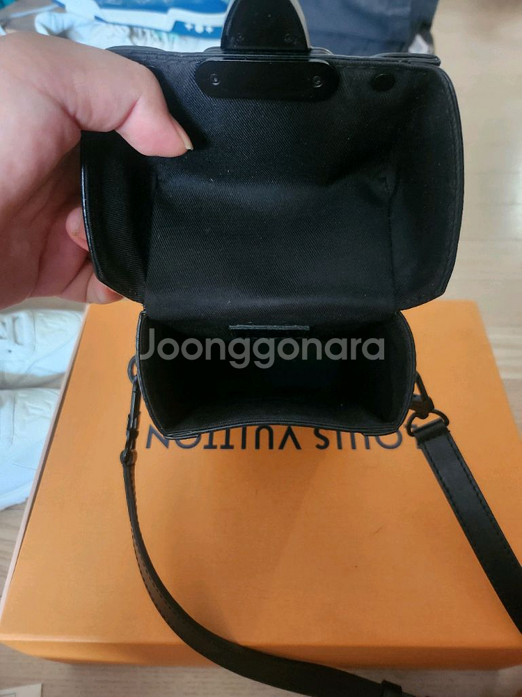 루이비통 크로스백--1