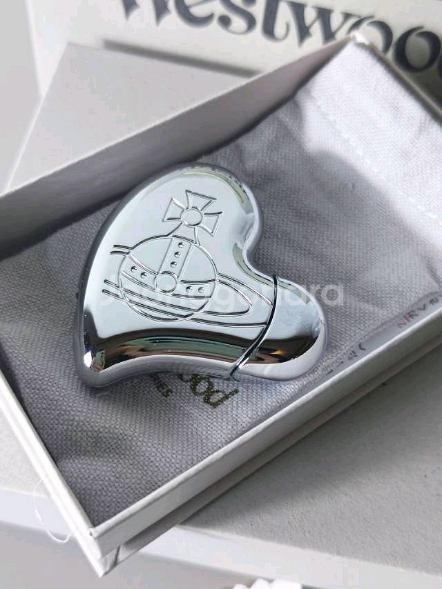 비비안웨스트우드 실버 하트 라이터 팝니다--0