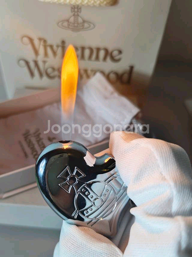 비비안웨스트우드 실버 하트 라이터 팝니다--3