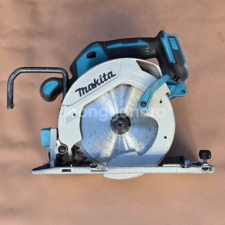 마끼다 18v 충전 원형 톱 DHS680 (중고품)--0