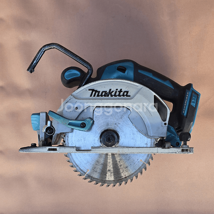 마끼다 18v 충전 원형 톱 DHS680 (중고품)--2