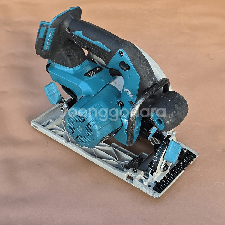 마끼다 18v 충전 원형 톱 DHS680 (중고품)--5