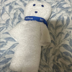 힐튼 호텔 인형