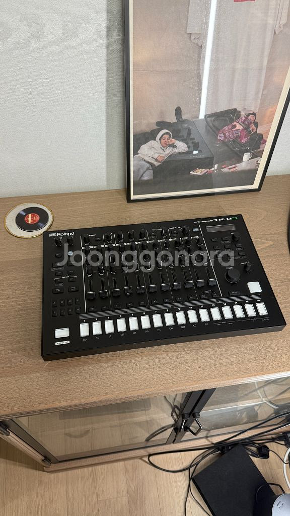 roland tr-8s--0