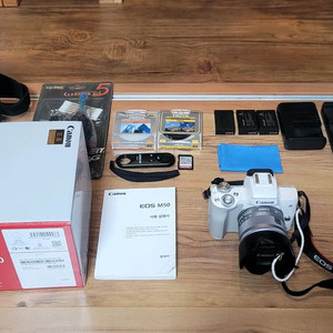 캐는 EOS M50 미러리스 카메라 판매합니다