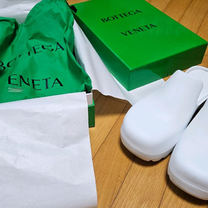 보테가베네타ㅡ 러버 플래시 클로그