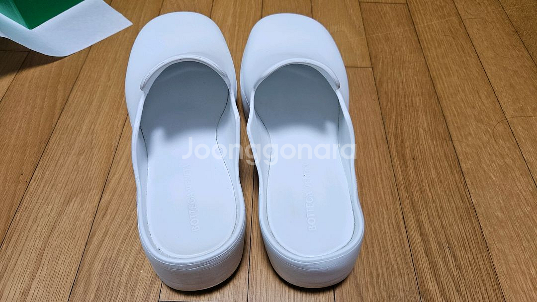 보테가베네타ㅡ 러버 플래시 클로그--2