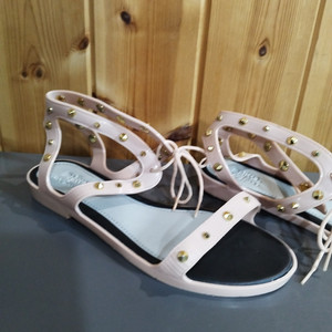 235mm 멜리사 x 제이슨우 아르 테미스 스터드 샌들