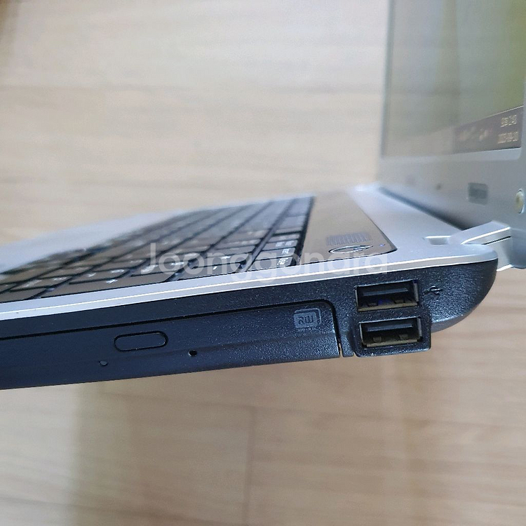 노트북 + 19V충전기 삼성15.6인치 R530 잘작동--2