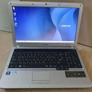 노트북 + 19V충전기 삼성15.6인치 R530 잘작동