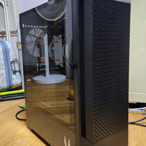 제온 xeon 32코어(64T) 32기가 모니터내장