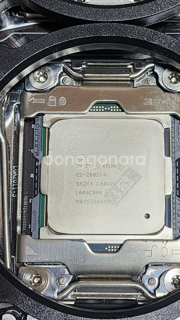 제온 xeon 32코어(64T) 32기가 모니터내장--3