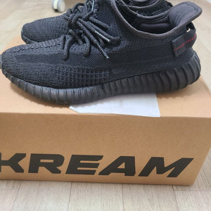 아디다스 이지부스트 350 v2 블랙 논리플 270