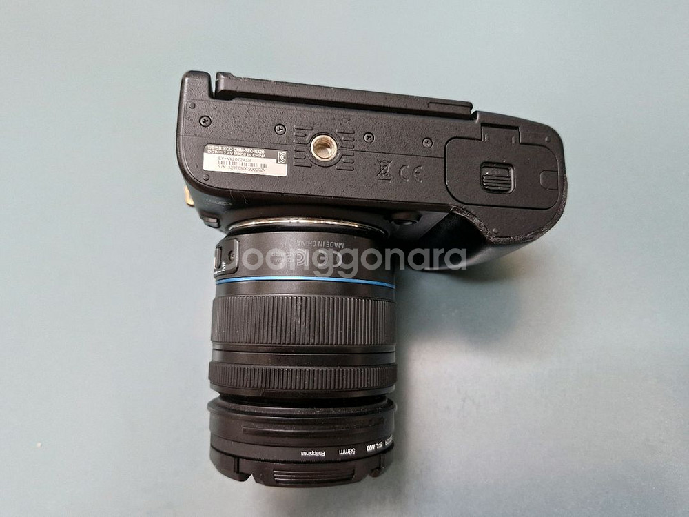 삼성 미러리스 NX20 렌즈포함 배터리3개포함--8