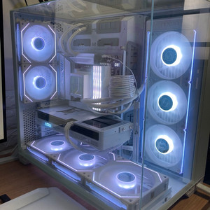 리안리컨셉 AMD9800X3D RTX5080 램64GB