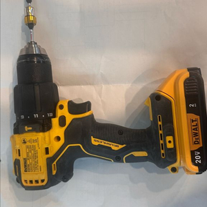디월트 전동 드릴 DCD709