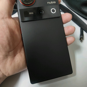 누비아 Z70 Ultra 8엘리트
