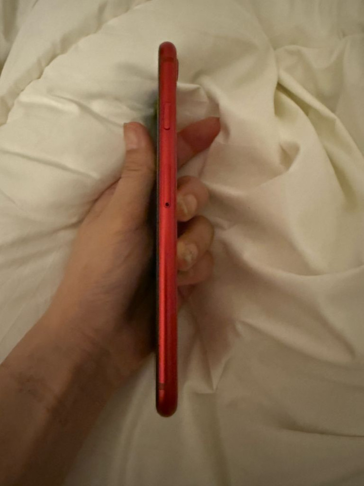 아이폰SE2 레드S급 지금 직거래시 20만원에 드려요 초특가! 이미지