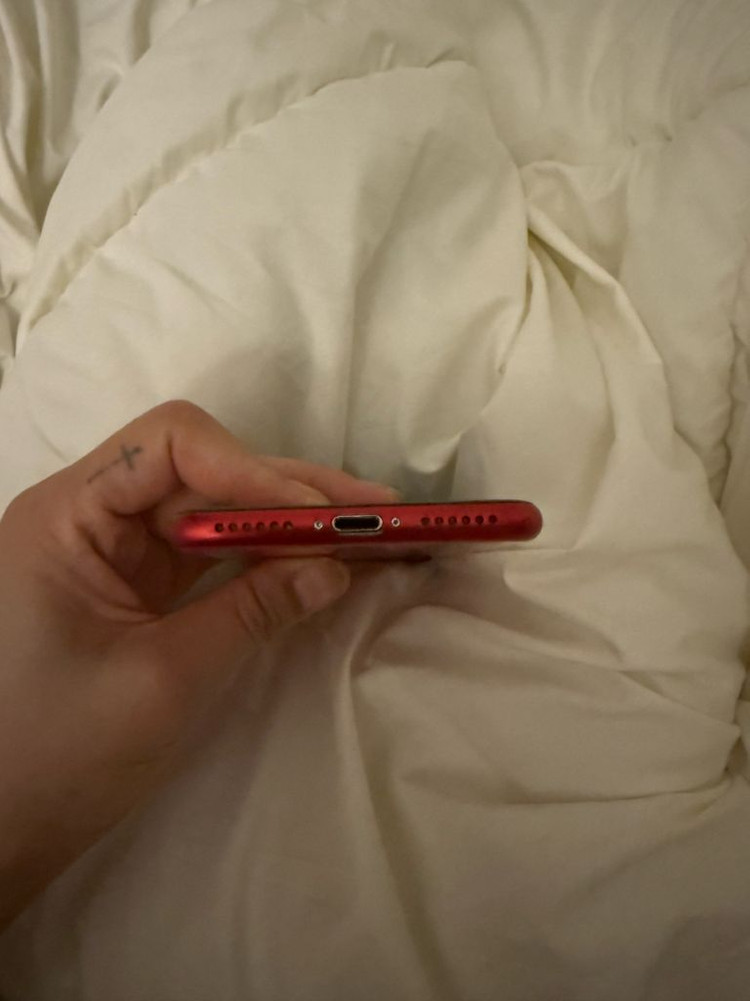 아이폰SE2 레드S급 지금 직거래시 20만원에 드려요 초특가! 이미지