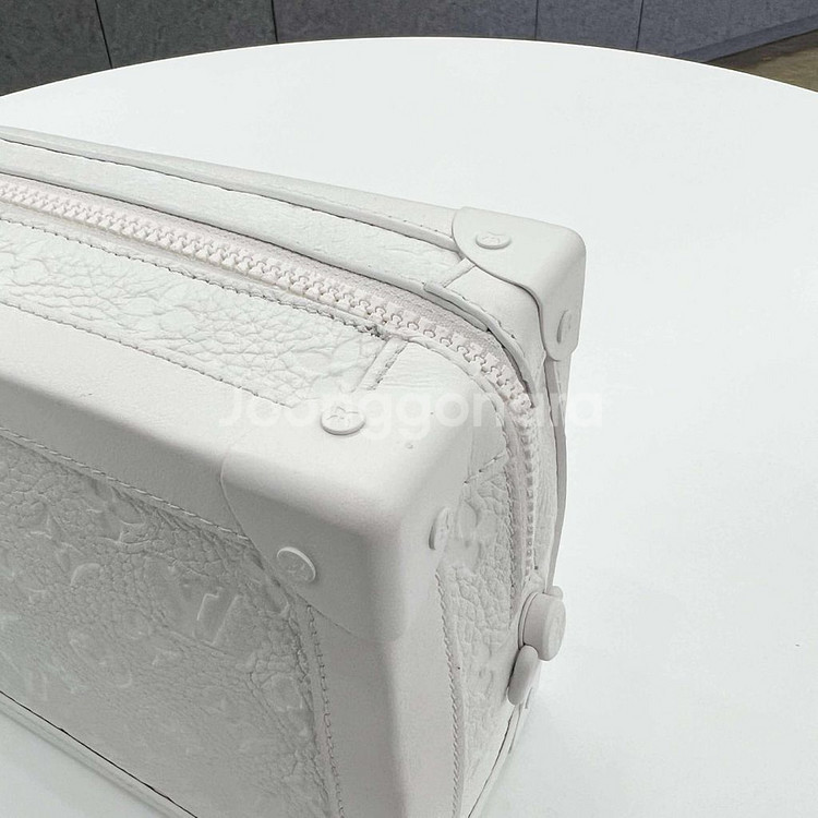 [정품]루이비통 토뤼옹 트렁크 화이트 크로스백--7