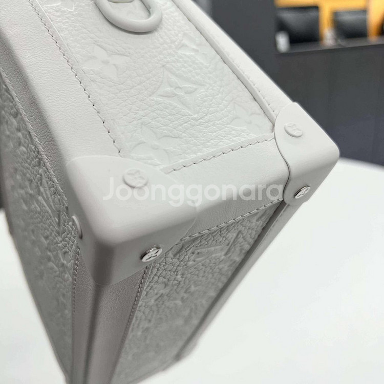 [정품]루이비통 토뤼옹 트렁크 화이트 크로스백--9