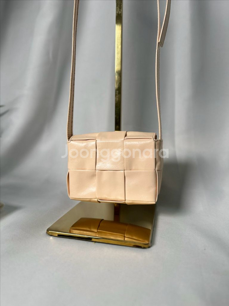 보테가 베네타 미니 카세트백 연핑크--4