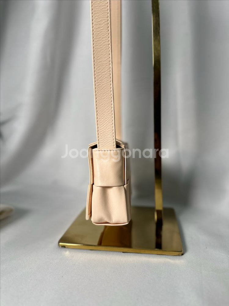 보테가 베네타 미니 카세트백 연핑크--2