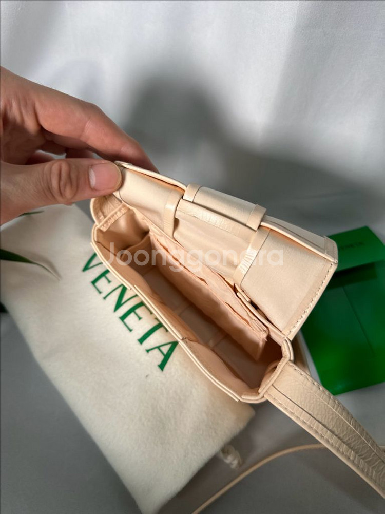 보테가 베네타 미니 카세트백 연핑크--7