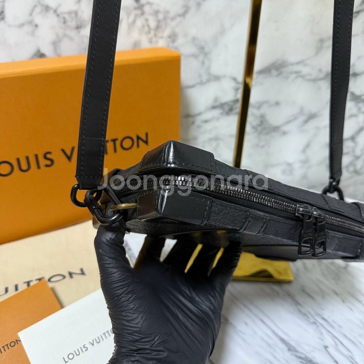 루이비통 이클립스 토뤼옹 소프트트렁크 월릿 크로스백--3