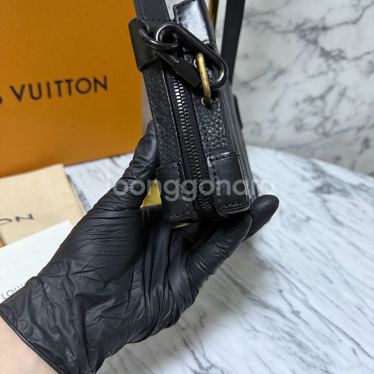 루이비통 이클립스 토뤼옹 소프트트렁크 월릿 크로스백--6