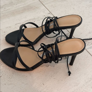 식스앤어하프 타이업 샌들 240